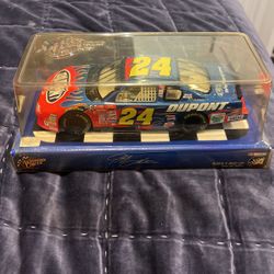 Jeff Gordon 1:24 Scale 2001 Diecast Car 