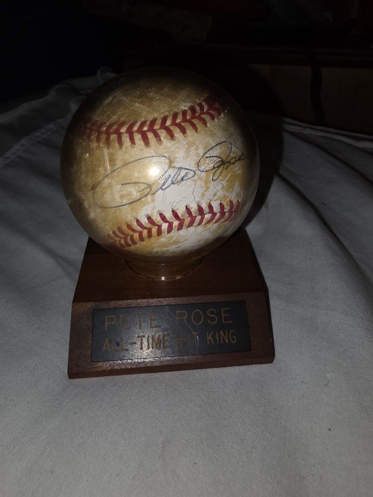Pete Rose Signed Baseball 