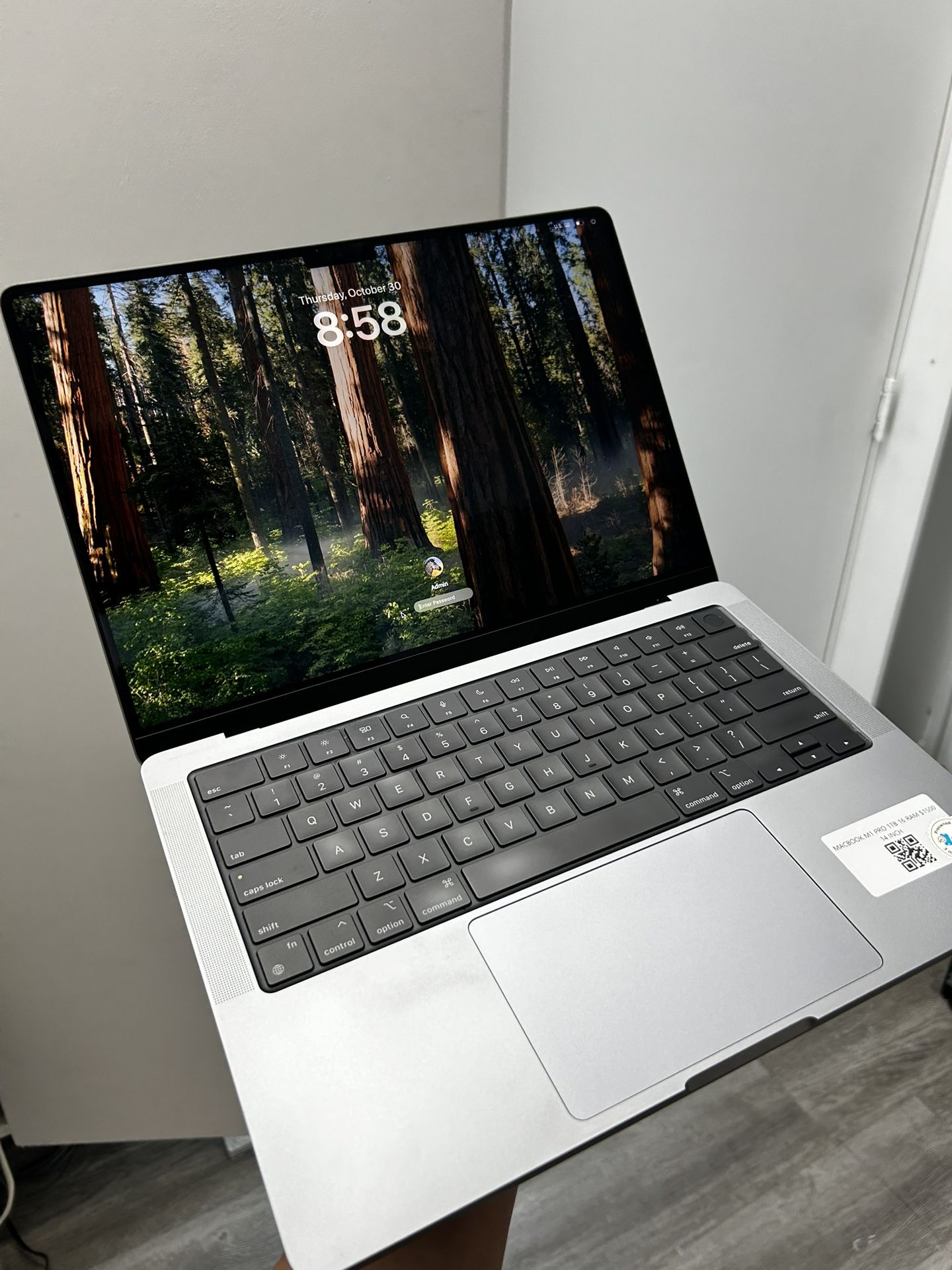 MacBook M1 Pro 1TB 16GB Ram 14 Inch