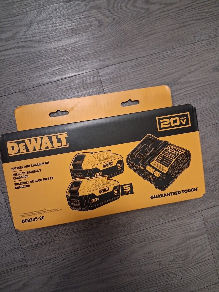 Dewalt 20V MAX Lithium-Ion Battery Starter Kit with 5.0 Ah Batteries (2-Pack) and Charger