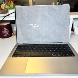 Apple MacBook Pro 14-inch Laptop - Apple MacBook M4 Max Chip Built for Apple Intelligence - 1TB SSD