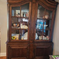 Ethan Allen Tuscany China Cabinet