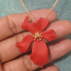 Flower Pendant Necklace 
