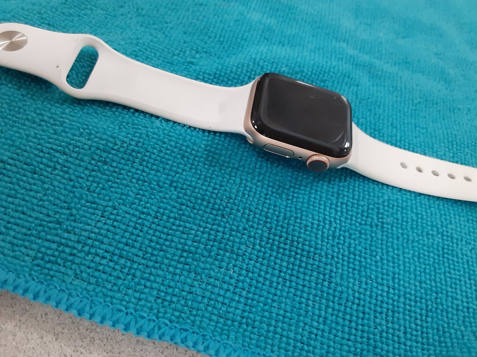 Apple watch series 4, 40mm GPS &cellular