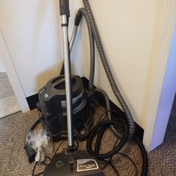Rainbow Carpet Cleaner/ Vacuum 