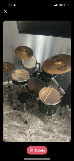 Pearl showroom drum set