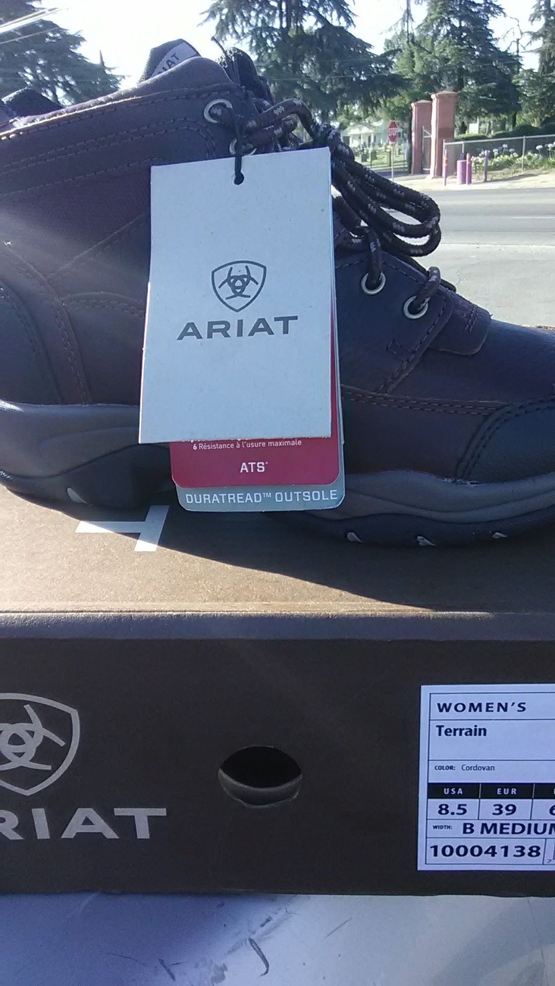 Ariat women's boots size 8 1/2 brand new never worn