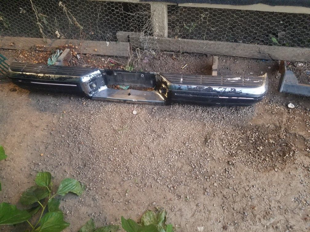 1st gen s10 rear bumper took off because going to use a roll pan