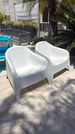 2 plastic chairs