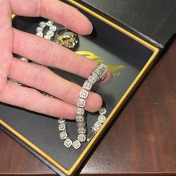 Moissanite Cluster Chain GLD (Ring Included)