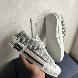 Diors B23 White 