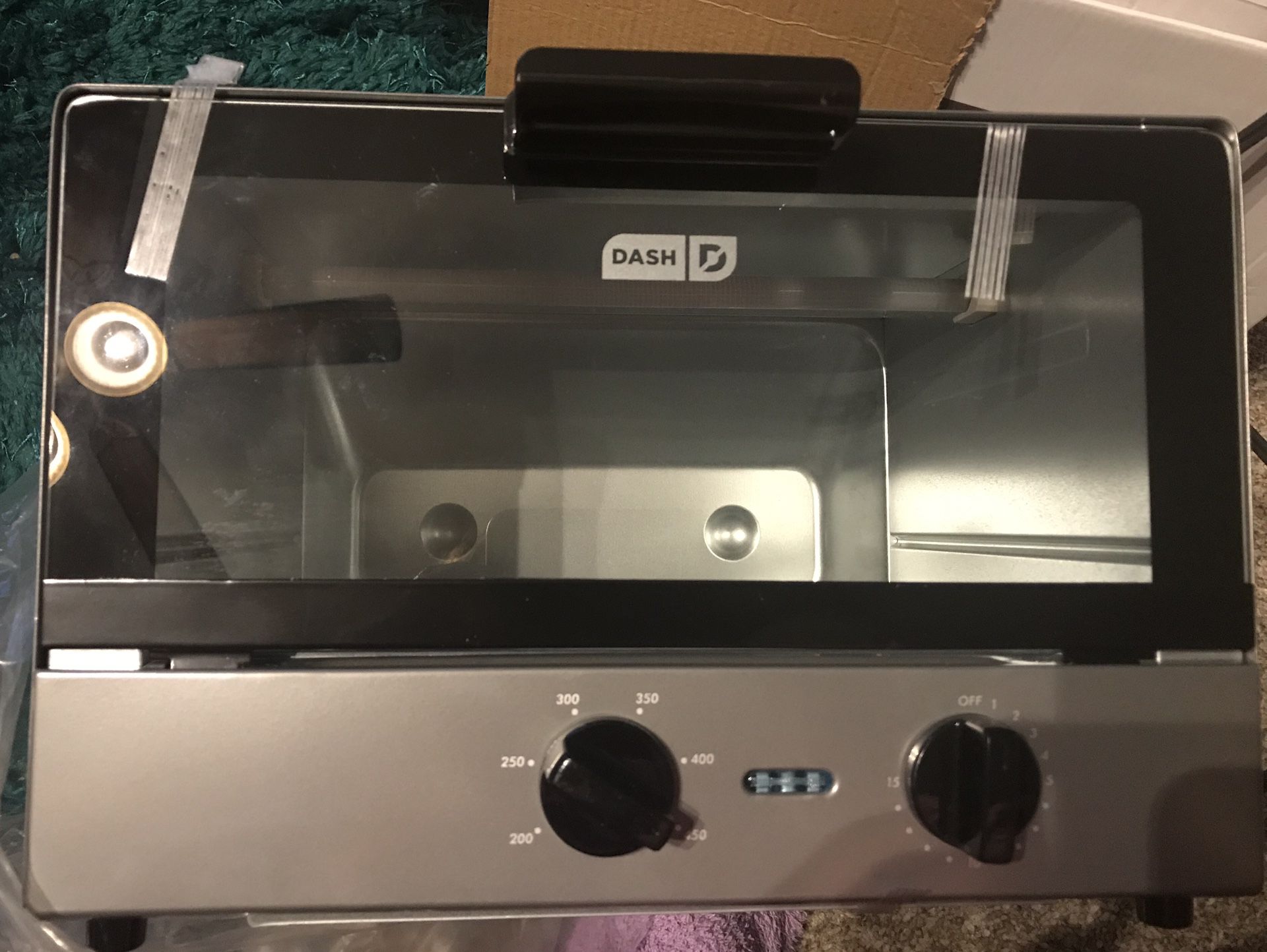 DASH MINI TOASTER OVEN COOKER WITH BAKING TRAY RACK for Sale in Brooklyn,  NY - OfferUp