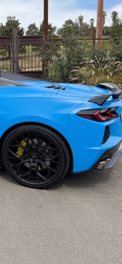 Rims and tires stagger