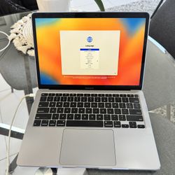 MacBook 13 Inch 2020