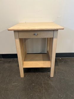 McKinnon Furniture Co. Solid Oak Mission-Style Side Table with Drawer