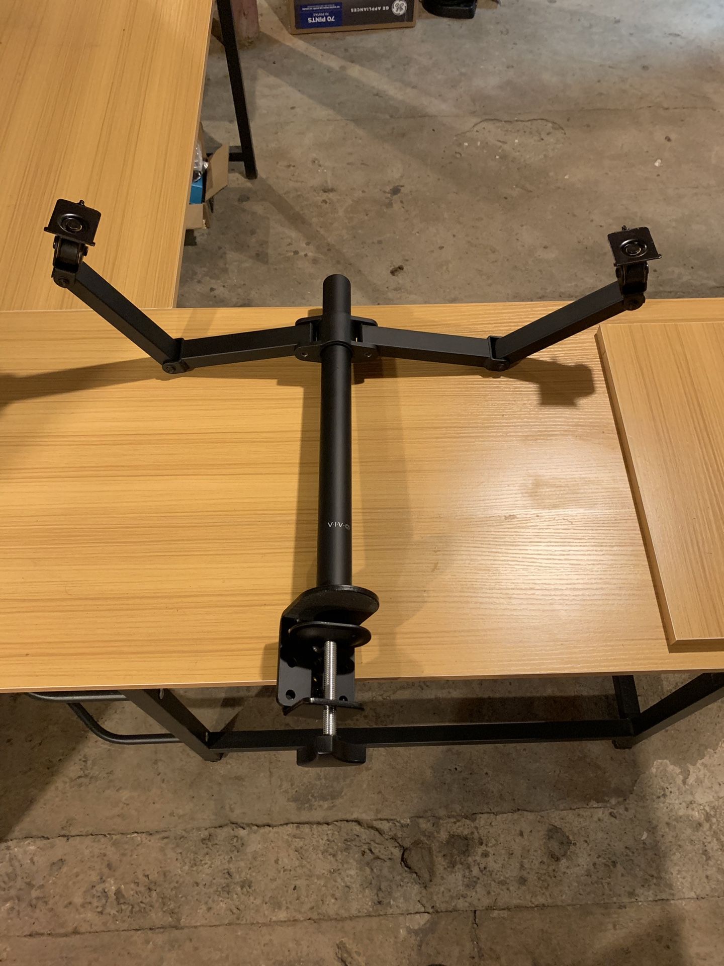 Fully adjustable metal monitor cluster mount