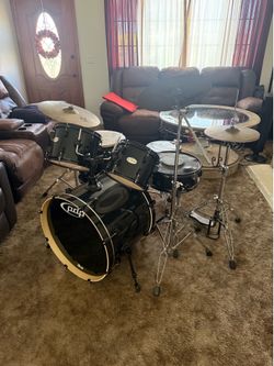 Drum set - PDP Main stage drum-set with  Zildjian Cymbals