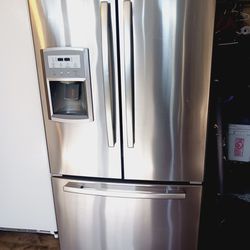 Stainlees Steel Whirlpool   Refrigerator $ 540