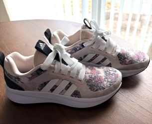 Women's ADIDAS Size 6 - Edge Lux 6.0 Shoes (NEW)