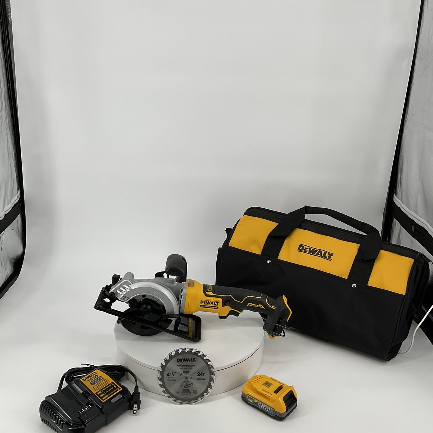 DEWALT Atomic 20-Volt Maximum Lithium-Ion Cordless Brushless 4-1/2 in. Circular Saw Kit with 1.7 Ah Battery and Charger