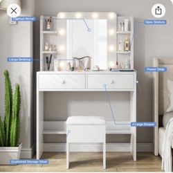 White Vanity With Mirror And Lights