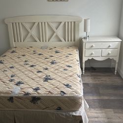 Queen Bedroom Set Like New With Mattress 