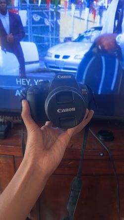 CANON EOS REBEL T7