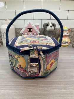 VINTAGE SEWING BASKET