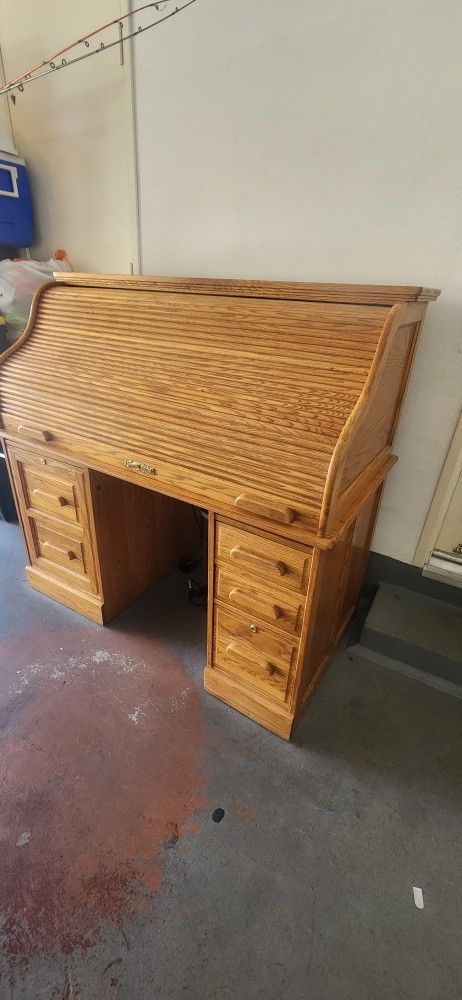 Roll Top Office Desk. Oak Solid Wood-great Condition