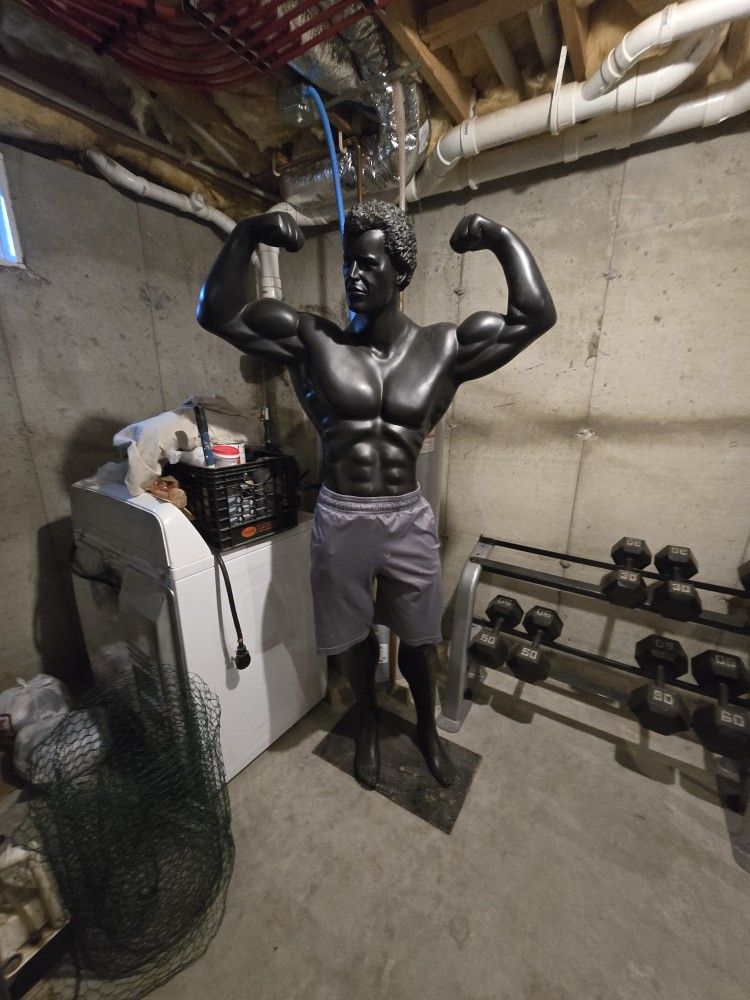 Arnold Statue