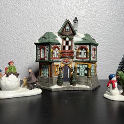 Victorian Christmas Village. Figurines