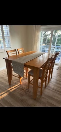 Dining room table