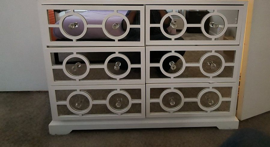 Dresser Drawer With Mirrors Alongside Free Two Nightstand