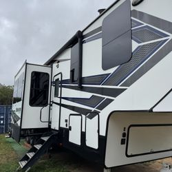 2018 Grand Design Momentum 381M