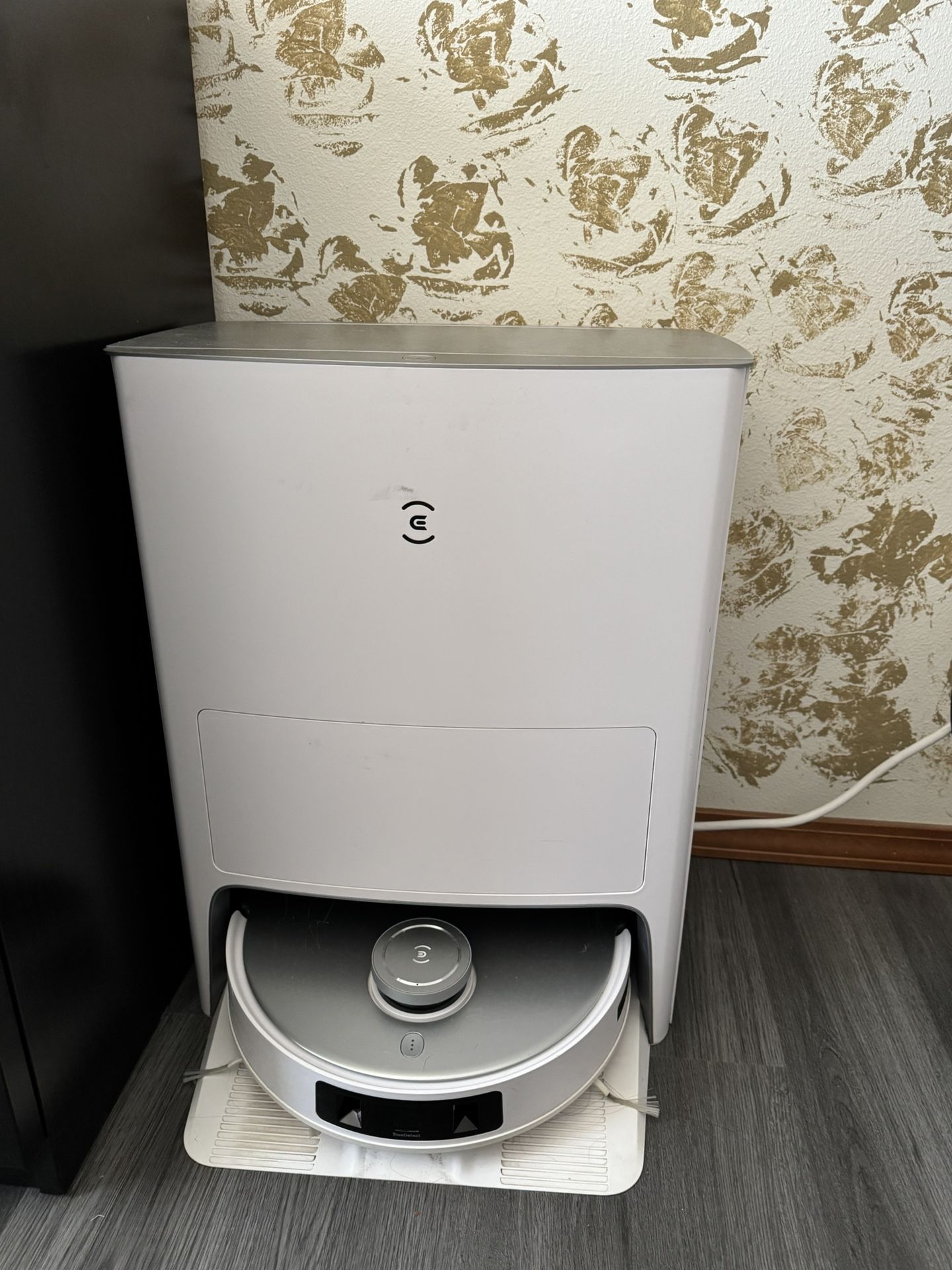 ECOVACS DEEBOT TEO OMNI Vacuum and Mop Robot with Auto-Cleaning Station