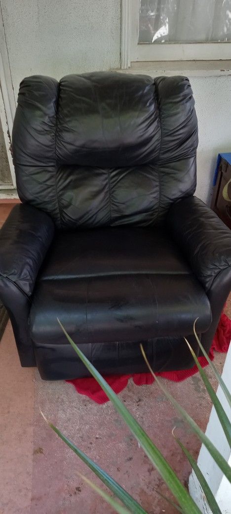 Recliner Pre-owned