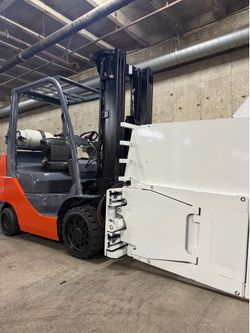 TOYOTA MODEL 8 forklift for sale ,5500 lb, 3 stage, clamp
