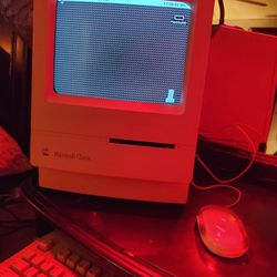 Apple Macintosh Classic (1991) + Mouse & Keyboard