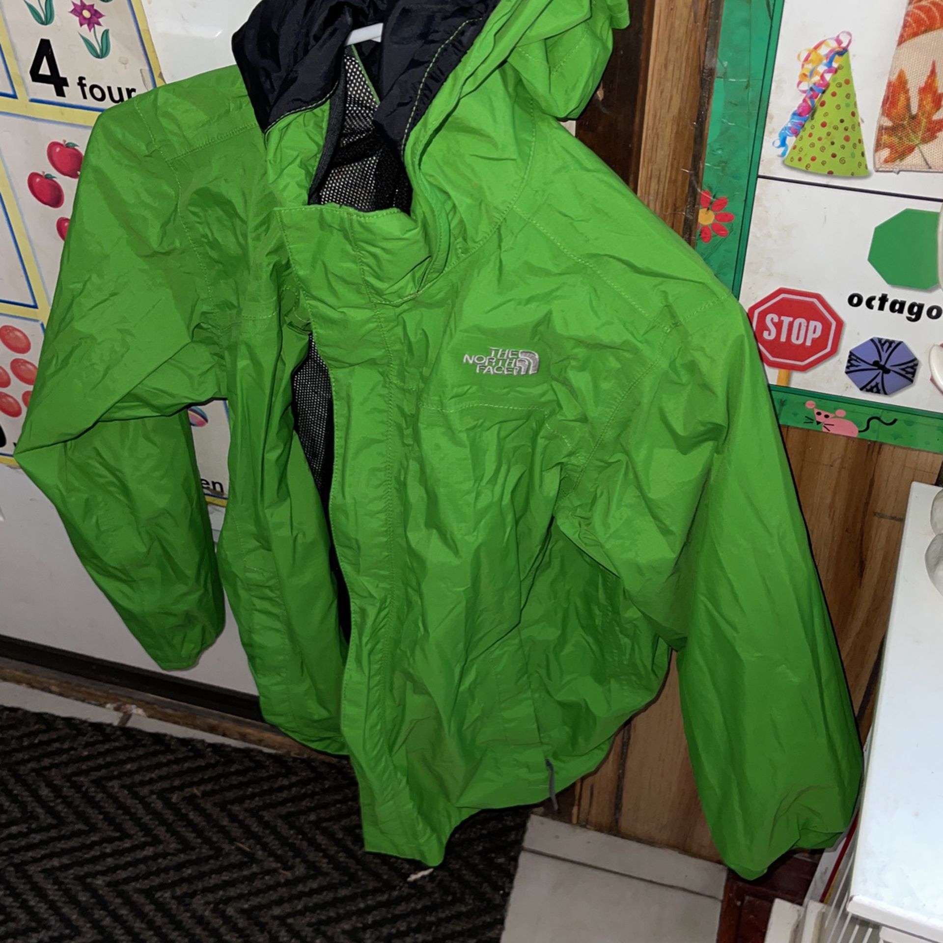 Green North Face Jacket For Youth Size 14-16☀️🌧️