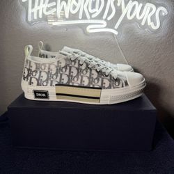 Low Top Luxury Converse Size 12 