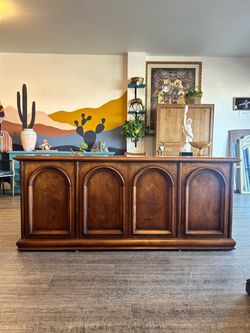 Wood Buffet / Sideboard / Credenza / Entertainment Center / TV Stand / Vintage!