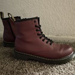 Doc martens deals youth sale