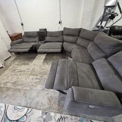 Power Reclining Sectional with Head Tilt
Fast and Reliable Delivery options available!