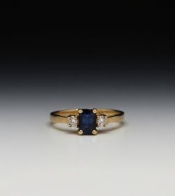 Blue Sapphire & Diamond Three Stone Ring 14k Gold (1.5 dwt)