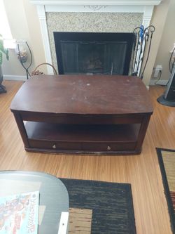 Lift top coffee table