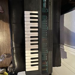 Vintage Yamaha Keyboard