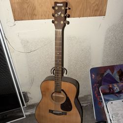Yamaha F335 Dreadnought Acoustic Guitar