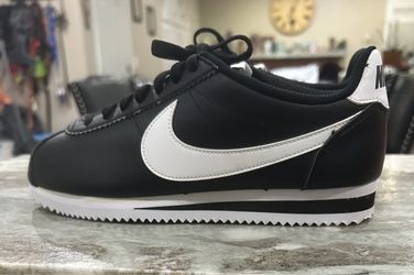 9W Classic Nike Cortez Leather Black and White