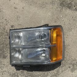 2007 GMC Sierra 1500 Driver Headlight