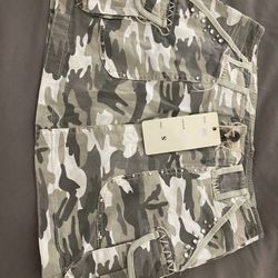 Small camo Skirt.  Adorbs .    New
